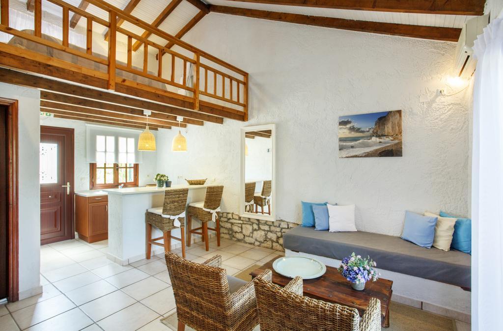 Glyfada Beach Villas Longós Habitación foto
